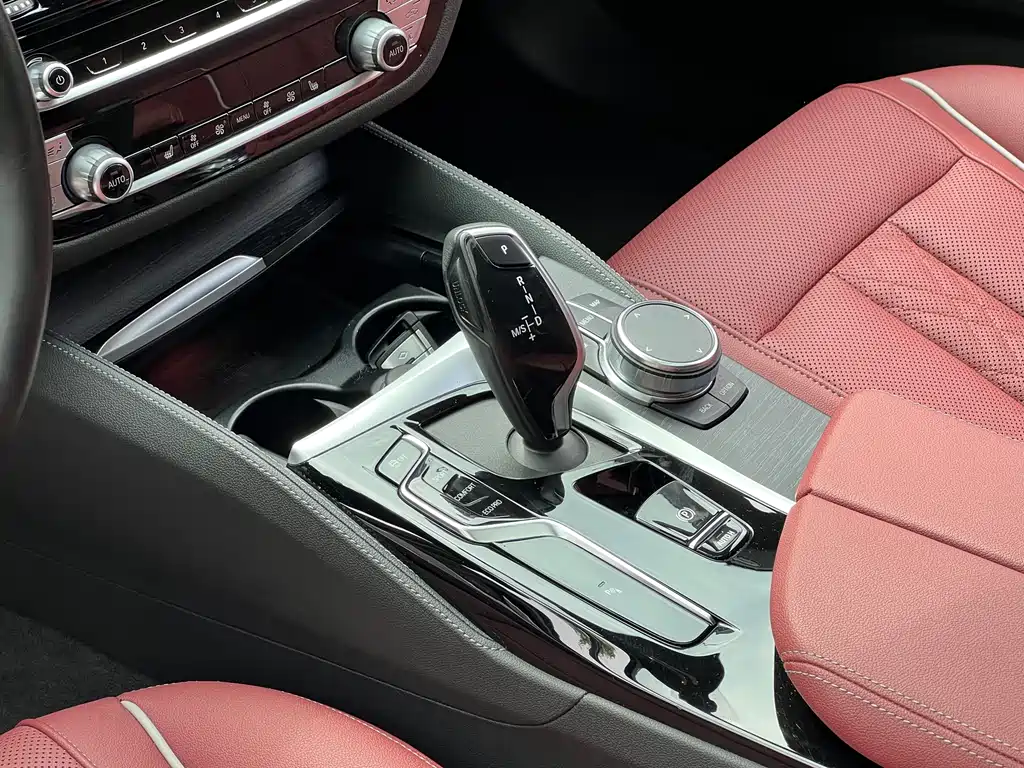 BMW 5 Series 2023 — фото 10