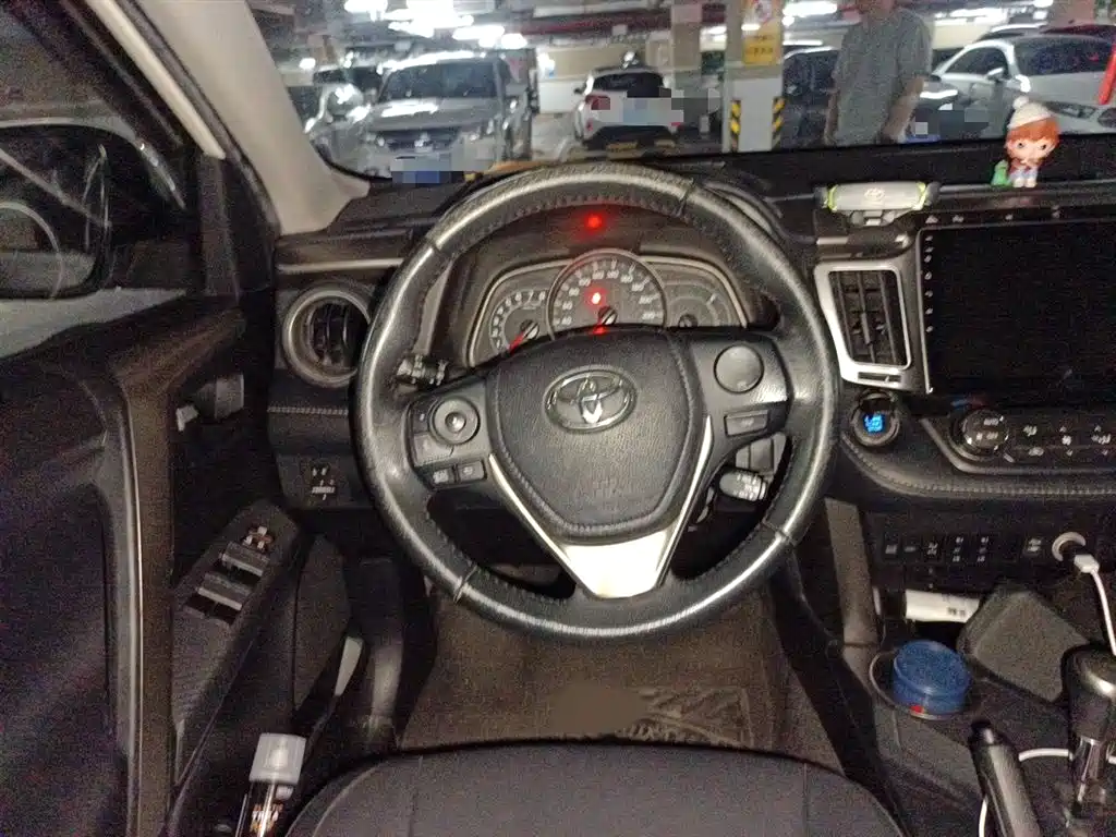Toyota RAV4 2016 — фото 3