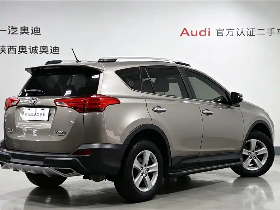 Toyota RAV4 2015 — фото 4