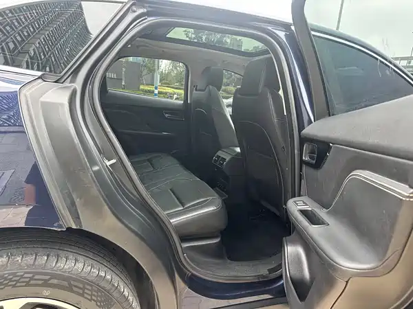 Jaguar F-PACE 2016