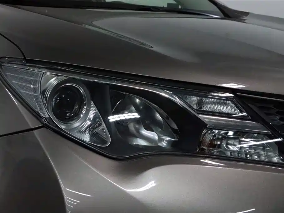 Toyota RAV4 2015 — фото 12