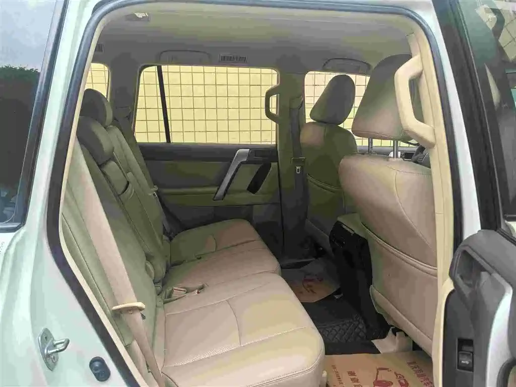 Toyota Prado 2015 — фото 10