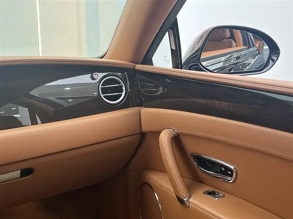 Bentley Flying Spur 2016 — фото 26