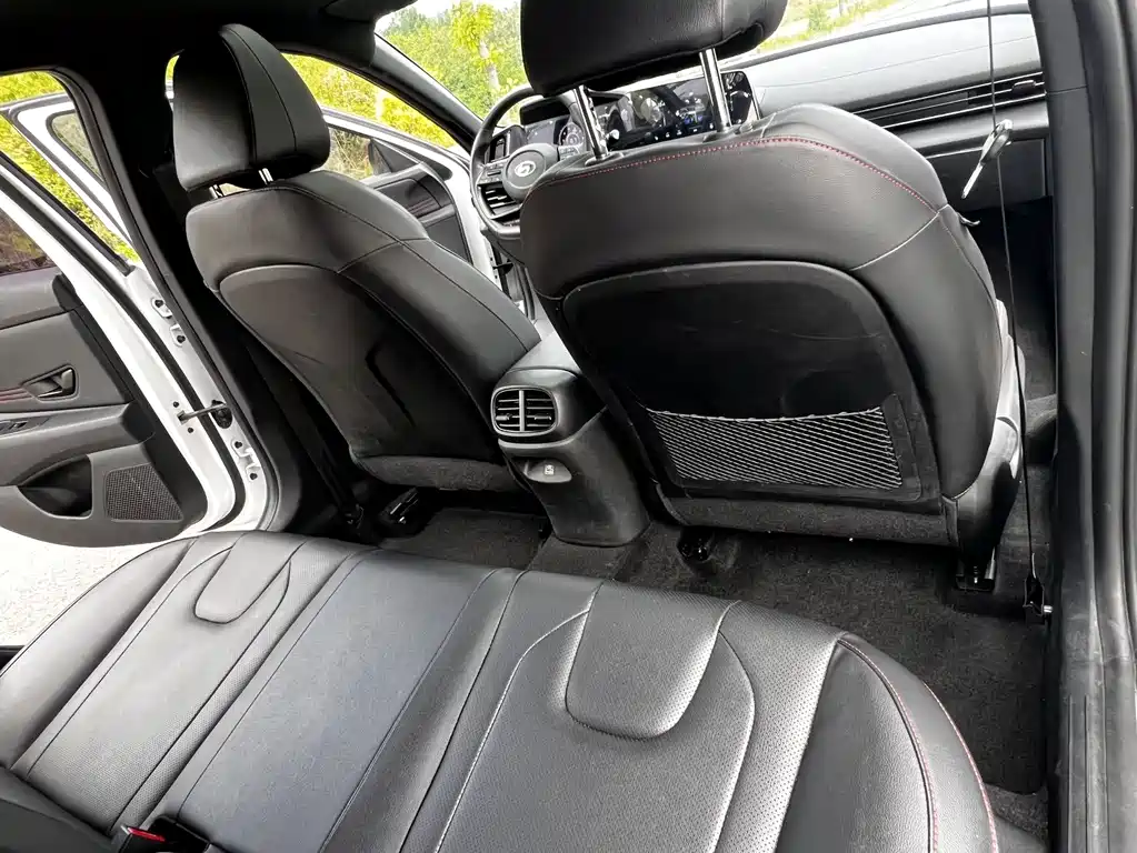 Hyundai Elantra 2022 — фото 16