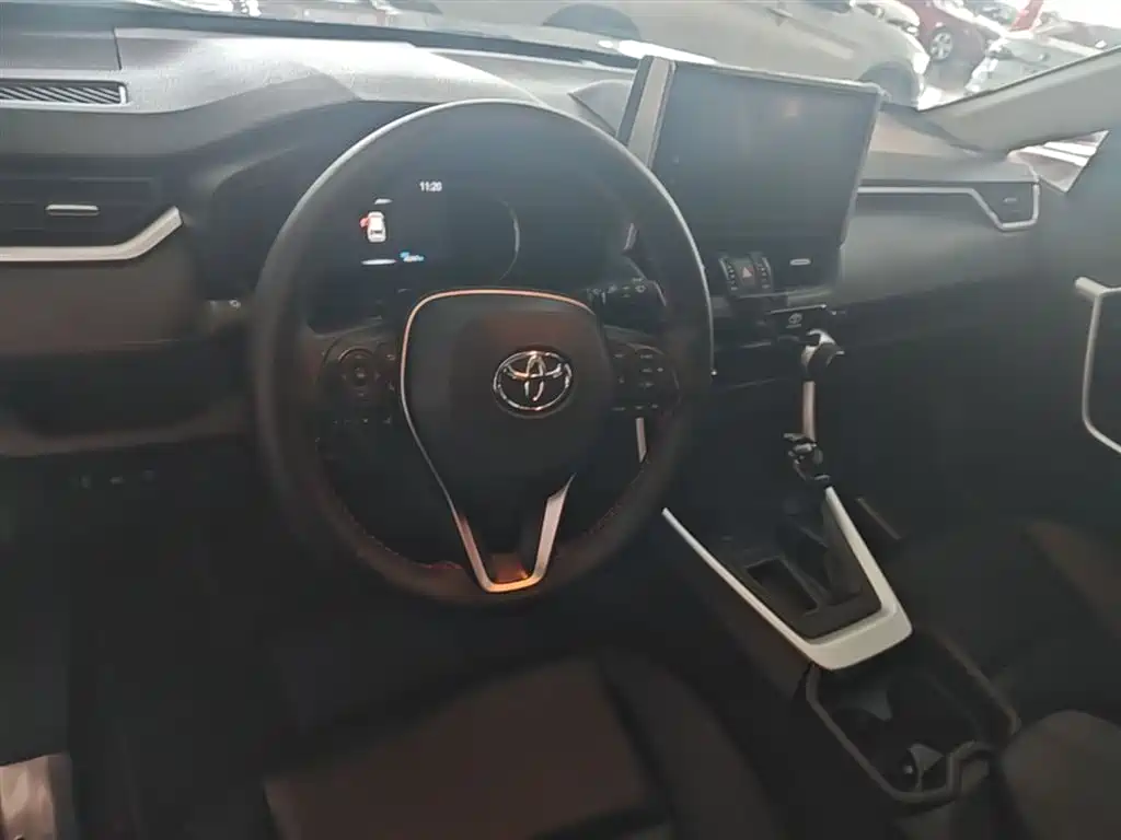Toyota RAV4 2020 — фото 10