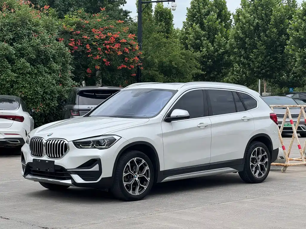 BMW X1 2022 — фото 1