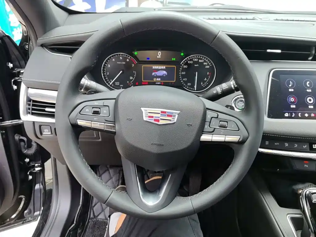 Cadillac XT4 2022 — фото 11