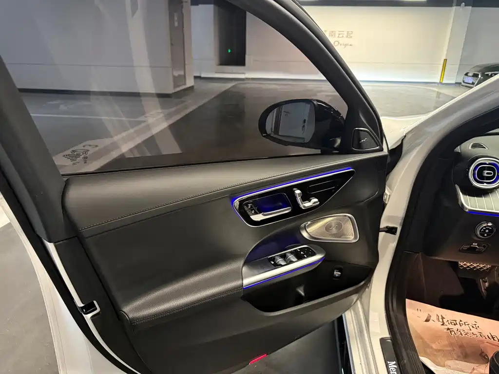 Mercedes-Benz C-Class 2023 — фото 8
