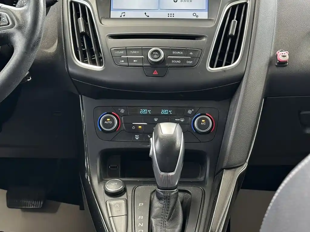 Ford Focus 2017 — фото 12