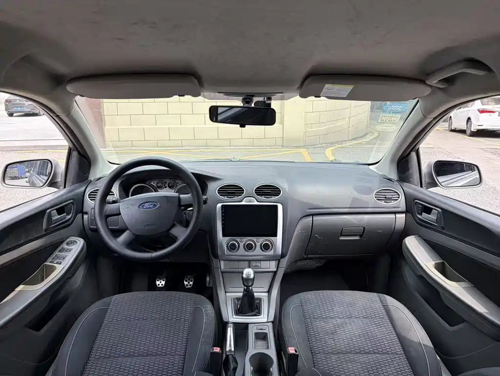 Ford Focus 2013 — фото 10