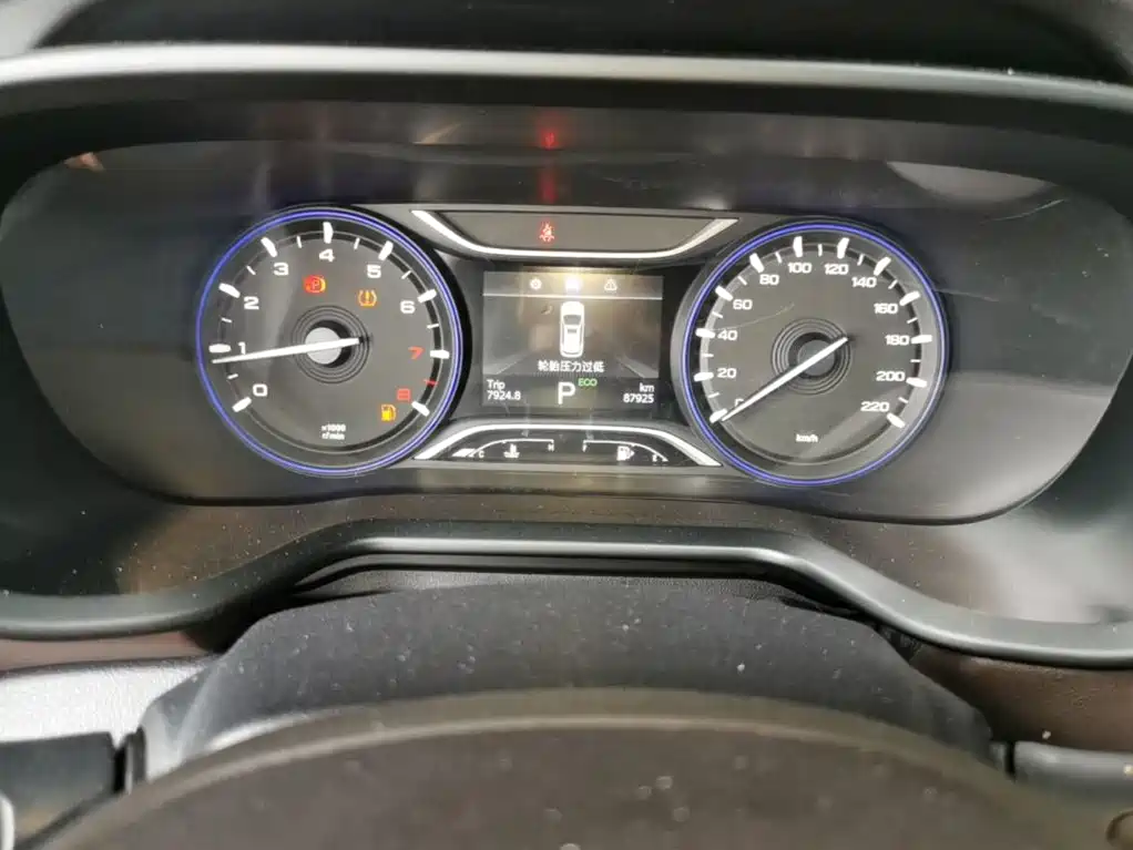 GAC Trumpchi GS3 2017 — фото 12