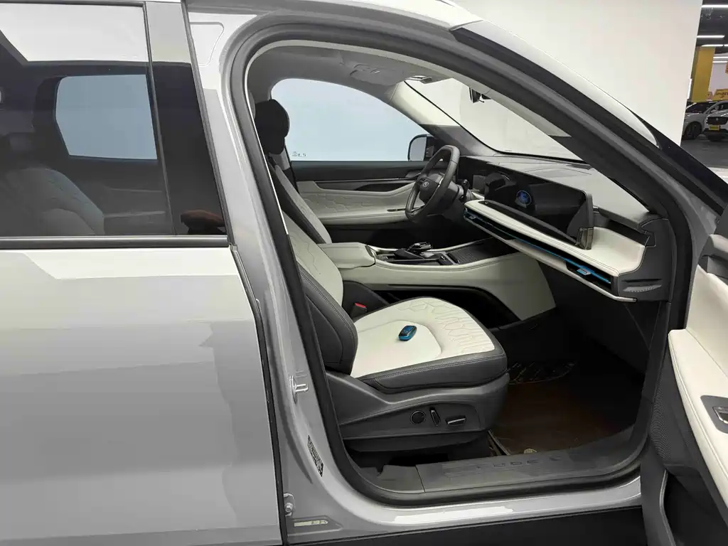 Ford Edge 2023 — фото 4