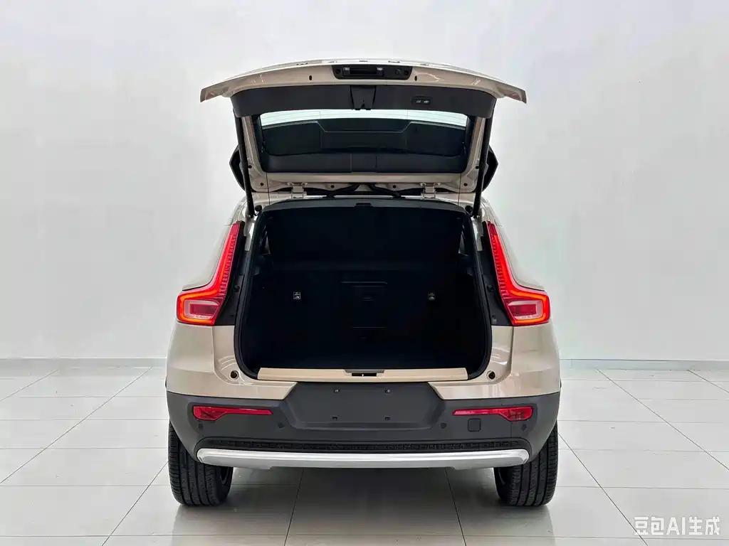 Volvo XC40 2024 — фото 6