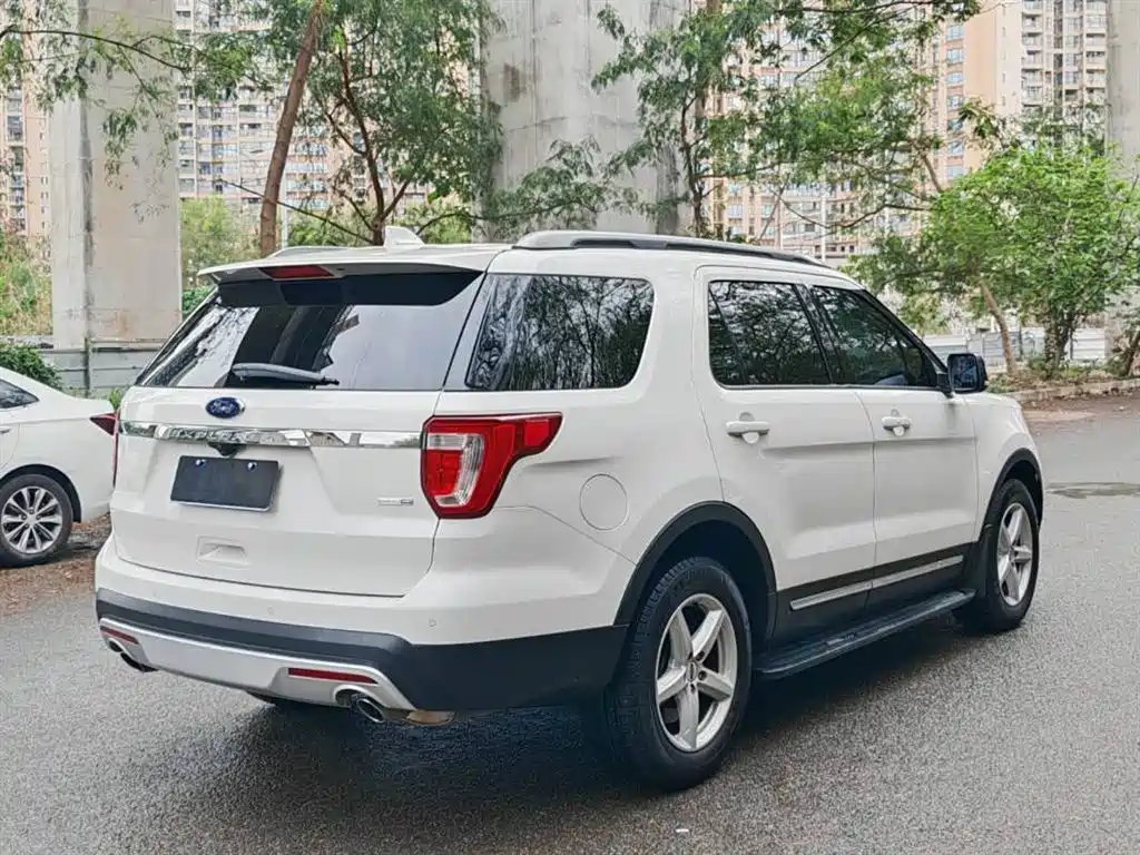 Ford Explorer 2016 — фото 20