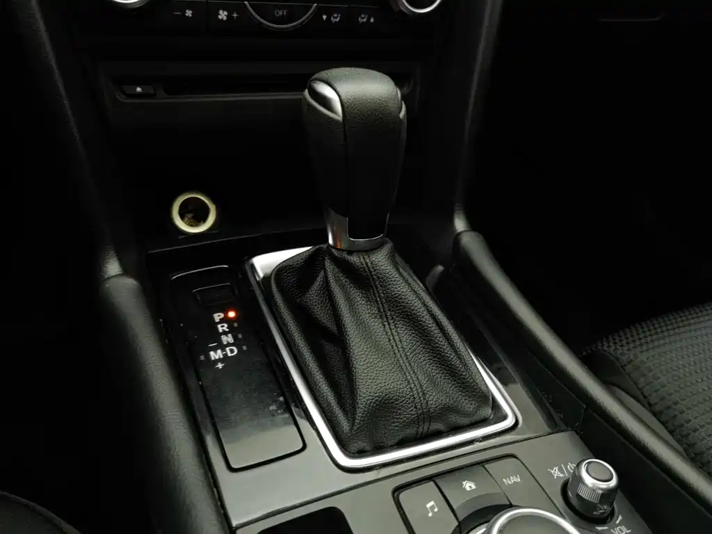 Mazda 3 Axela 2017 — фото 13