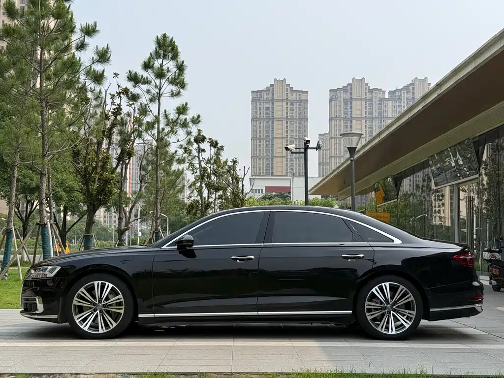 Audi A8 2019 — фото 18