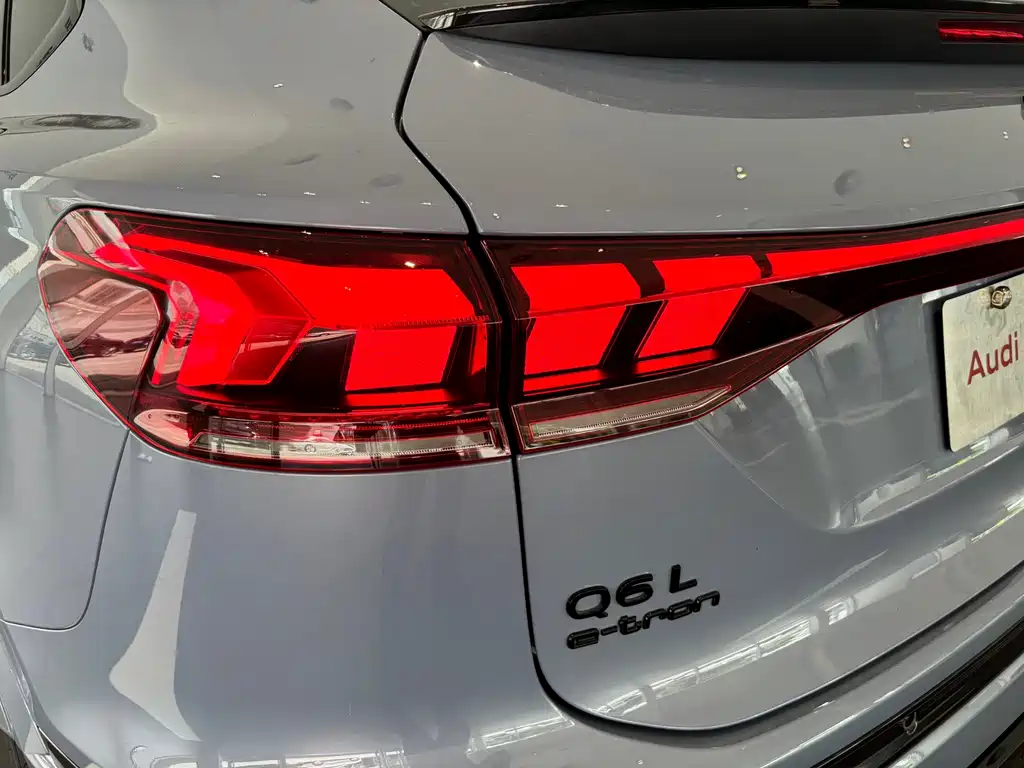 Audi Q6L Sportback E-Tron 2025 — фото 10