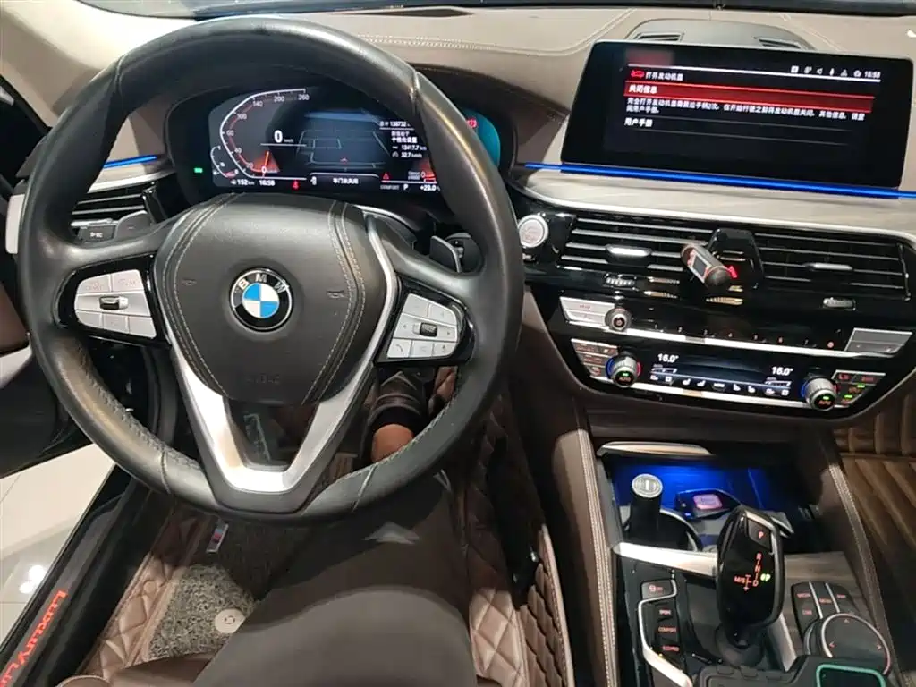 BMW 5 Series 2020 — фото 10