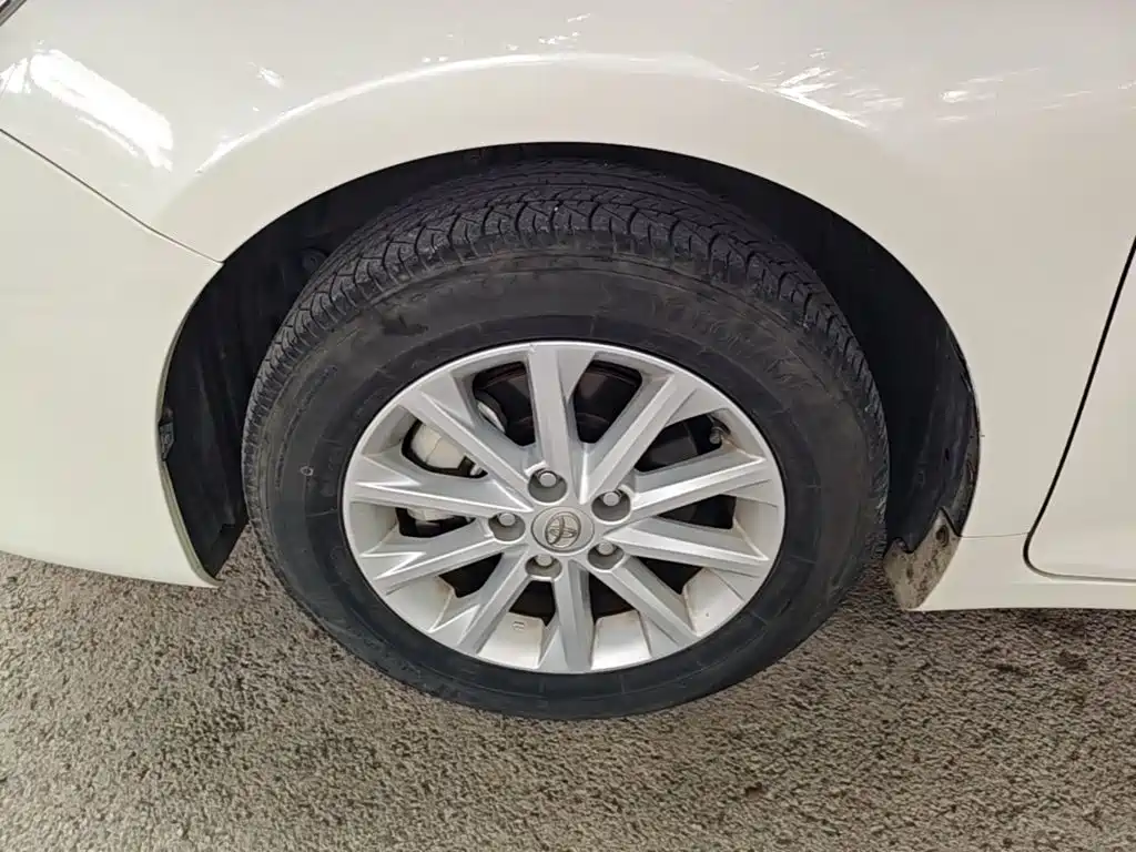 Toyota Camry 2015 — фото 23