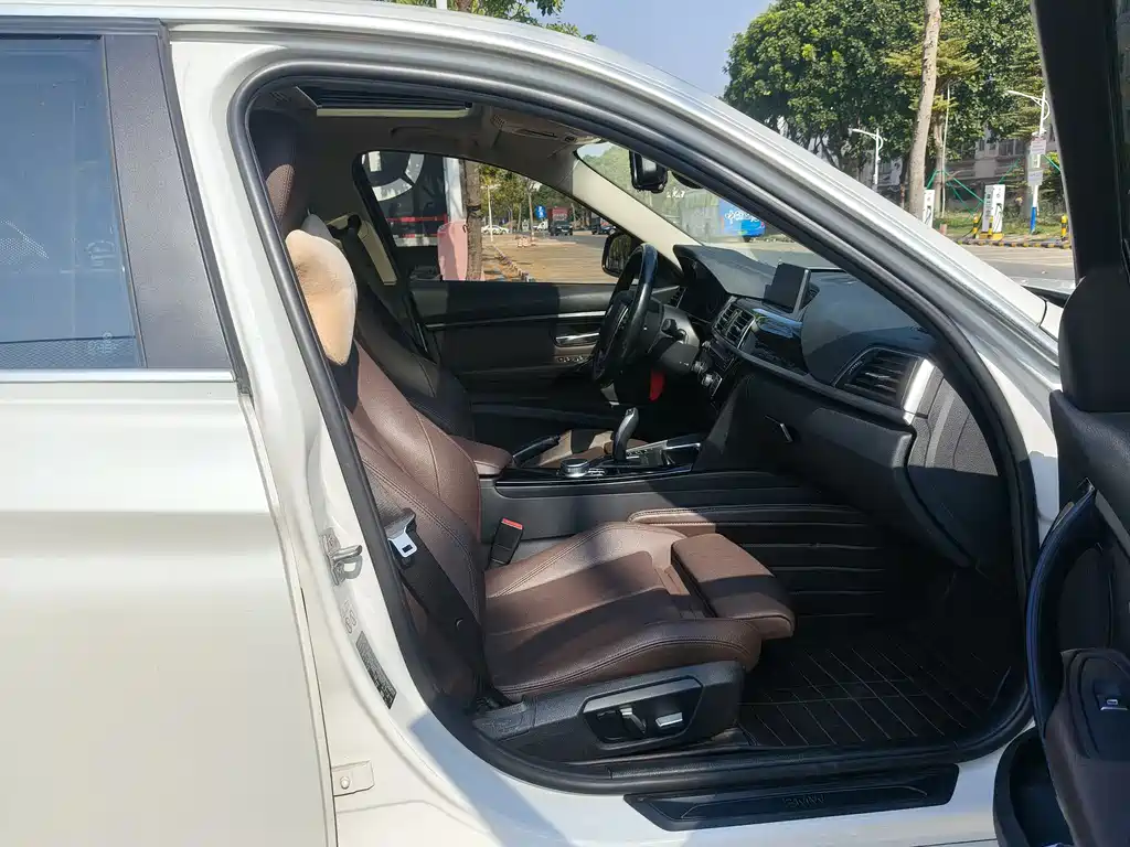 BMW 3 Series 2019 — фото 14