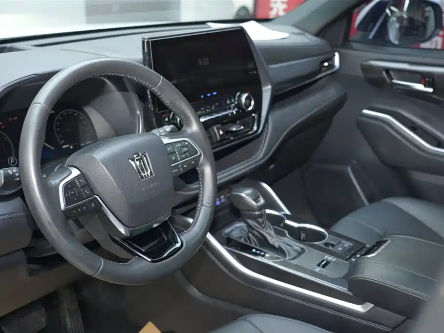 Toyota Crown Kluger 2023 — фото 14