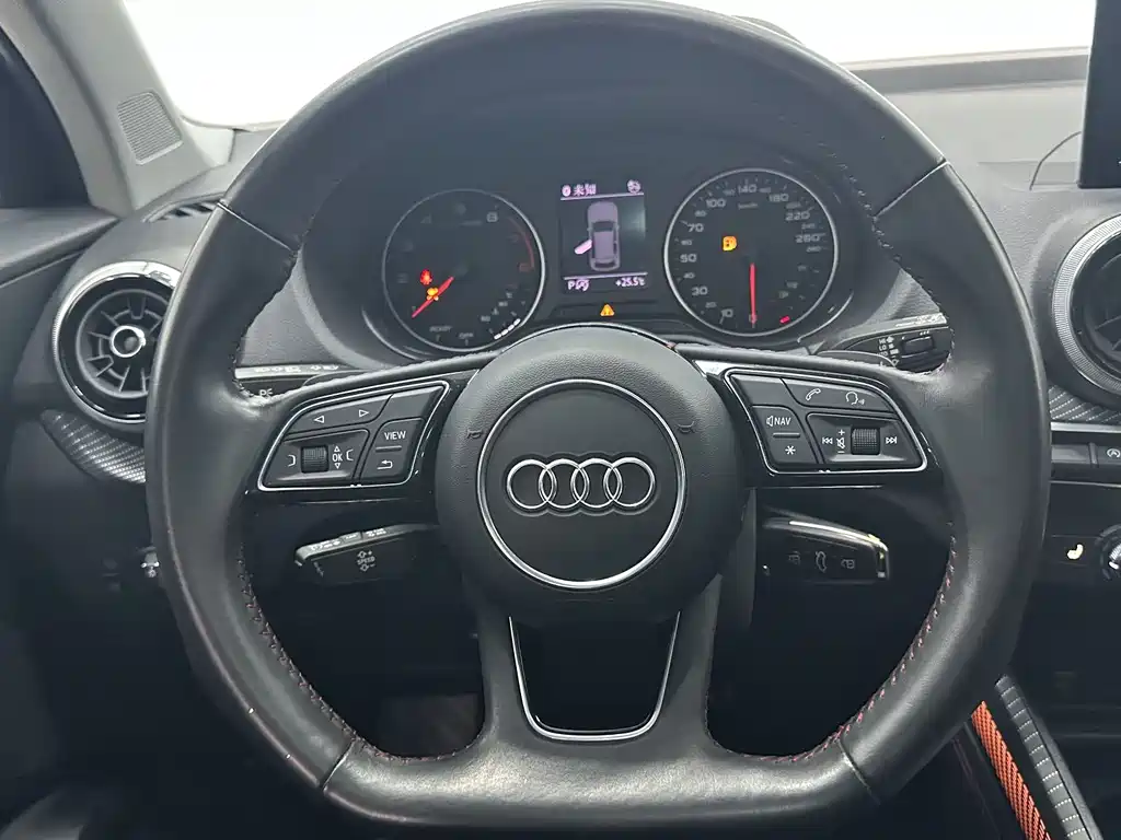 Audi Q2L 2022 — фото 12
