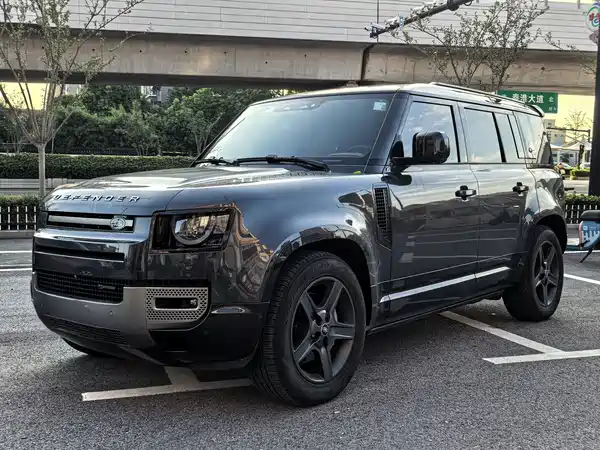 Land Rover Defender 2023