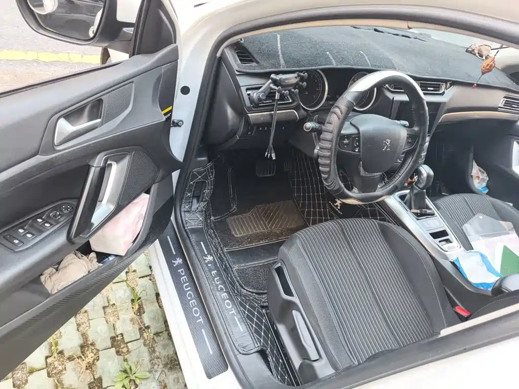Peugeot 408 2015 — фото 12