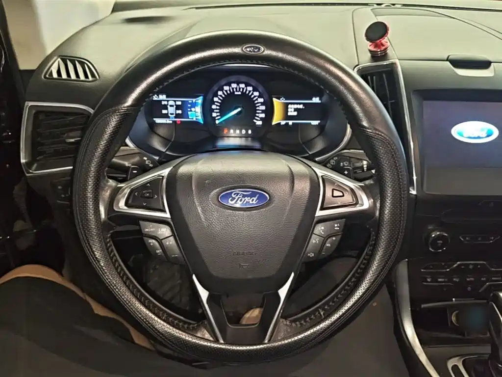 Ford Edge 2017 — фото 11