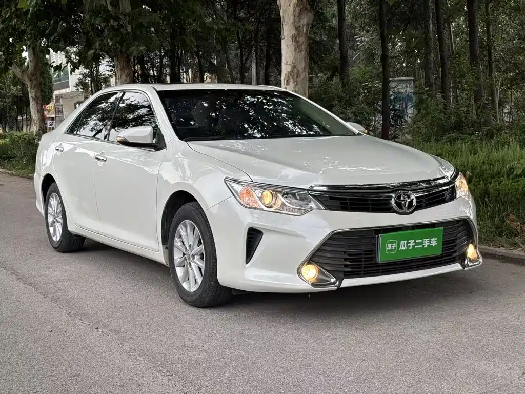 Toyota Camry 2015 — фото 4