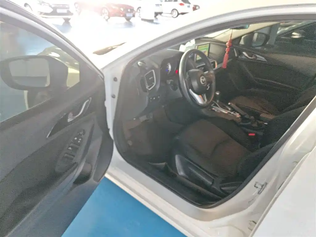 Mazda 3 Axela 2016 — фото 16