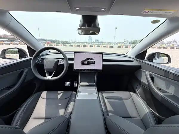 Tesla Model Y 2025