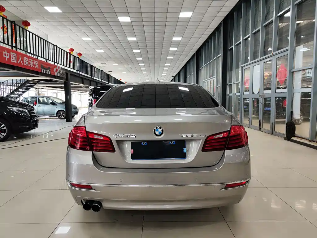 BMW 5 Series 2015 — фото 23