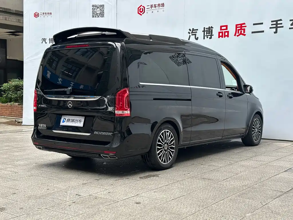 Mercedes-Benz V-Class 2019 — фото 19