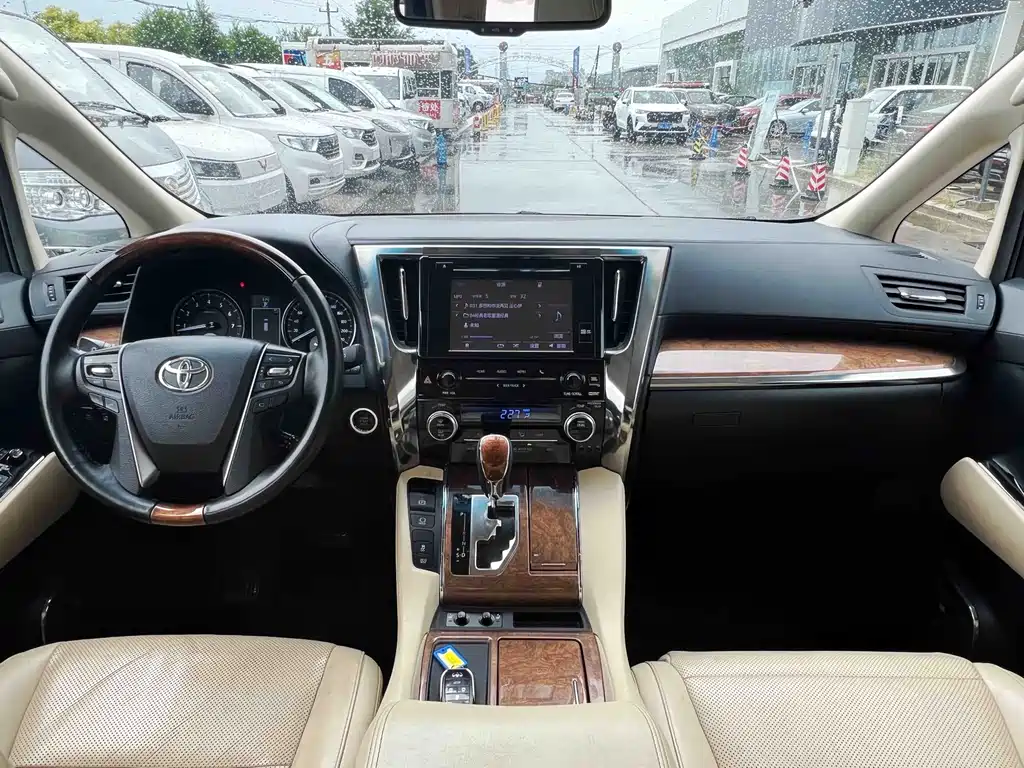 Toyota Alphard 2017 — фото 8