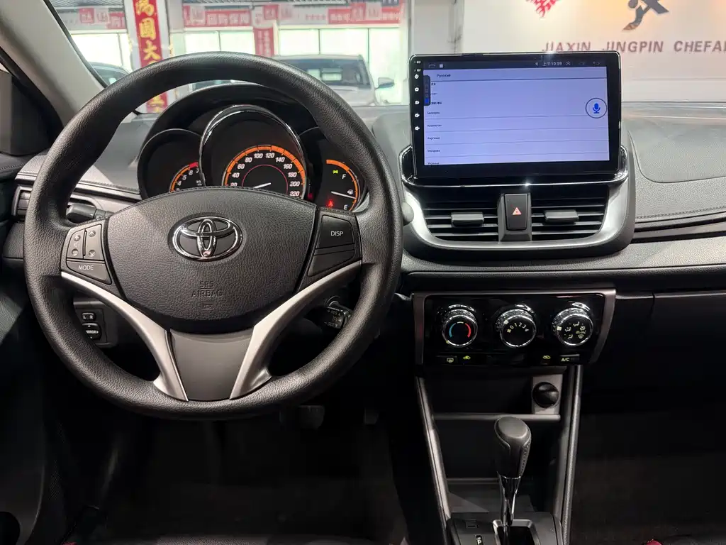 Toyota Yaris L 2023