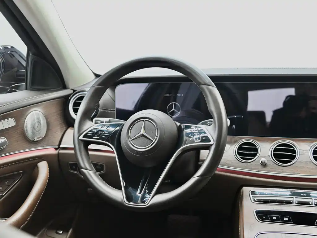 Mercedes-Benz E-Class 2022 — фото 13