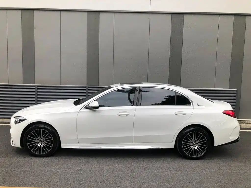 Mercedes-Benz C-Class 2023 — фото 12