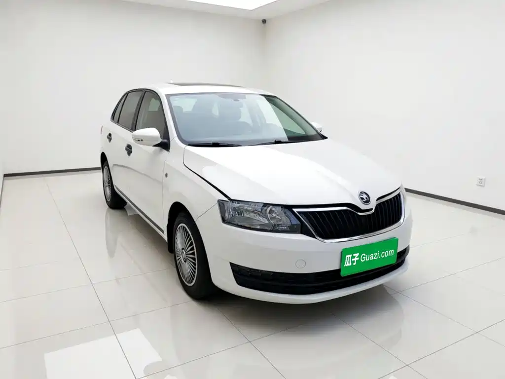 Skoda Rapid Spaceback 2016 — фото 3
