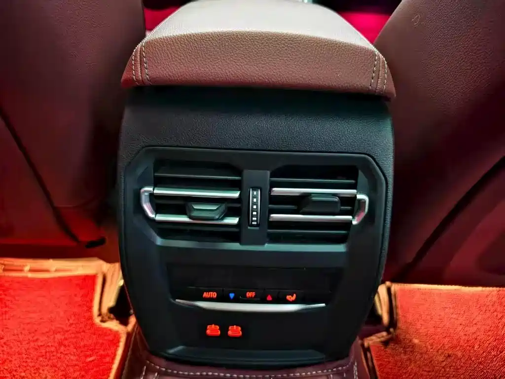 BMW 3 Series 2024 — фото 12