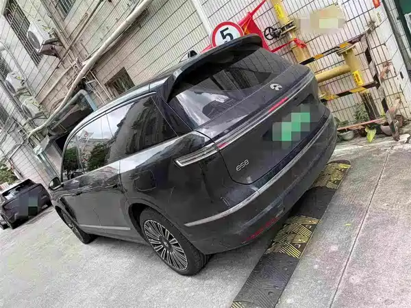 NIO ES8 2025