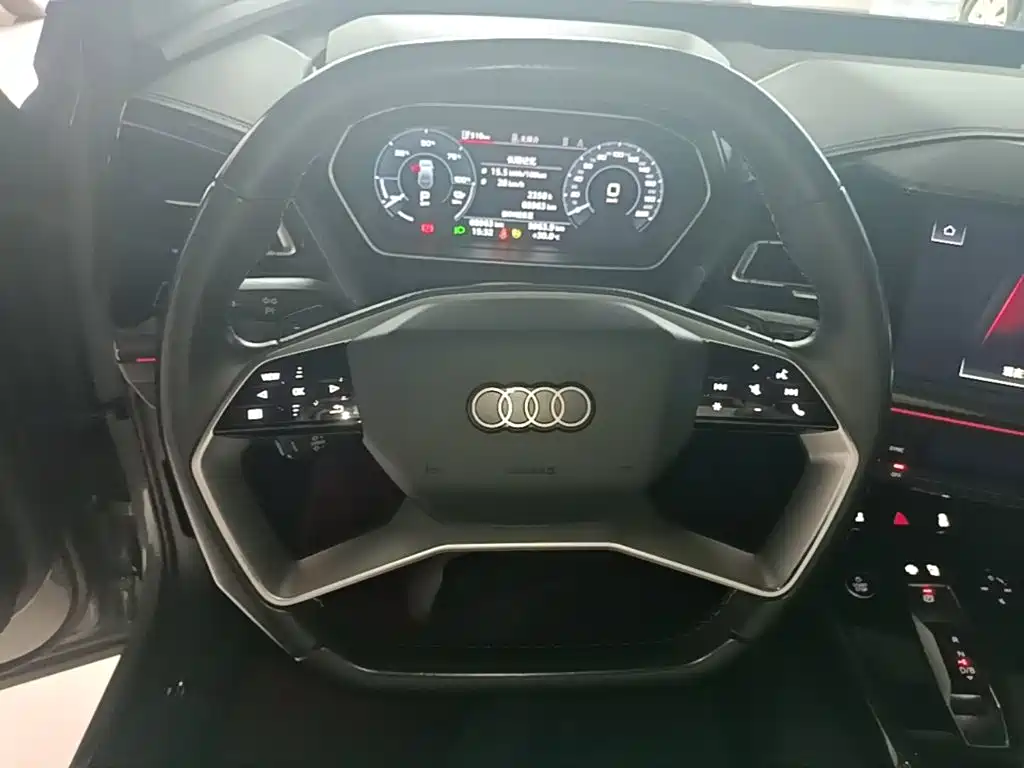 Audi Q4 E-Tron 2023 — фото 11