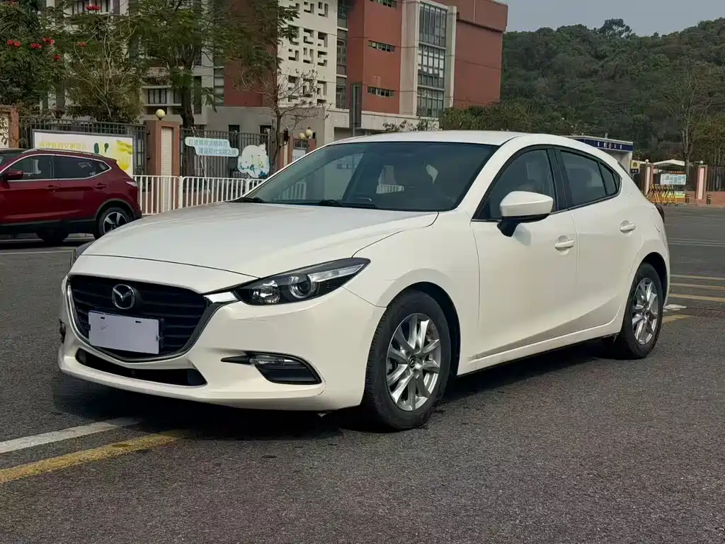 Mazda 3 Axela 2018 — фото 1