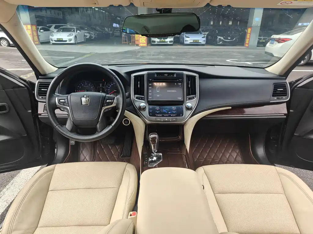 Toyota Crown 2018 — фото 11