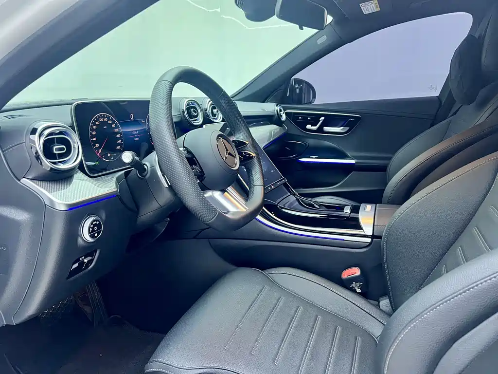 Mercedes-Benz C-Class 2025 — фото 15