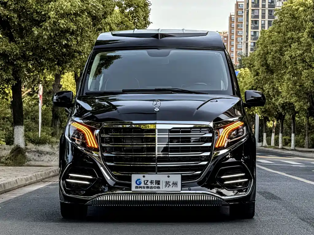 Mercedes-Benz V-Class 2023 — фото 2