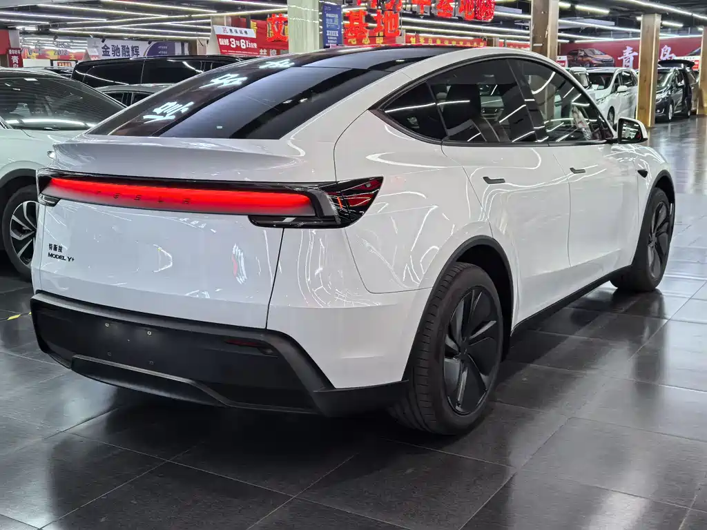 Tesla Model Y 2026