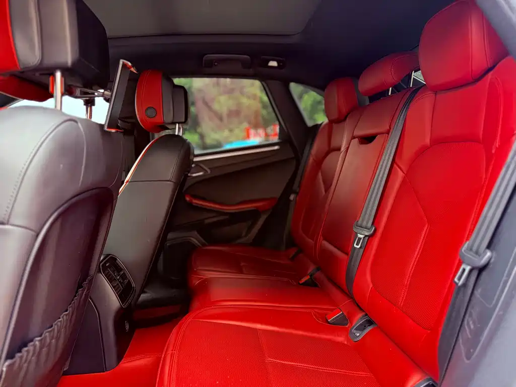 Porsche Macan 2019 — фото 11