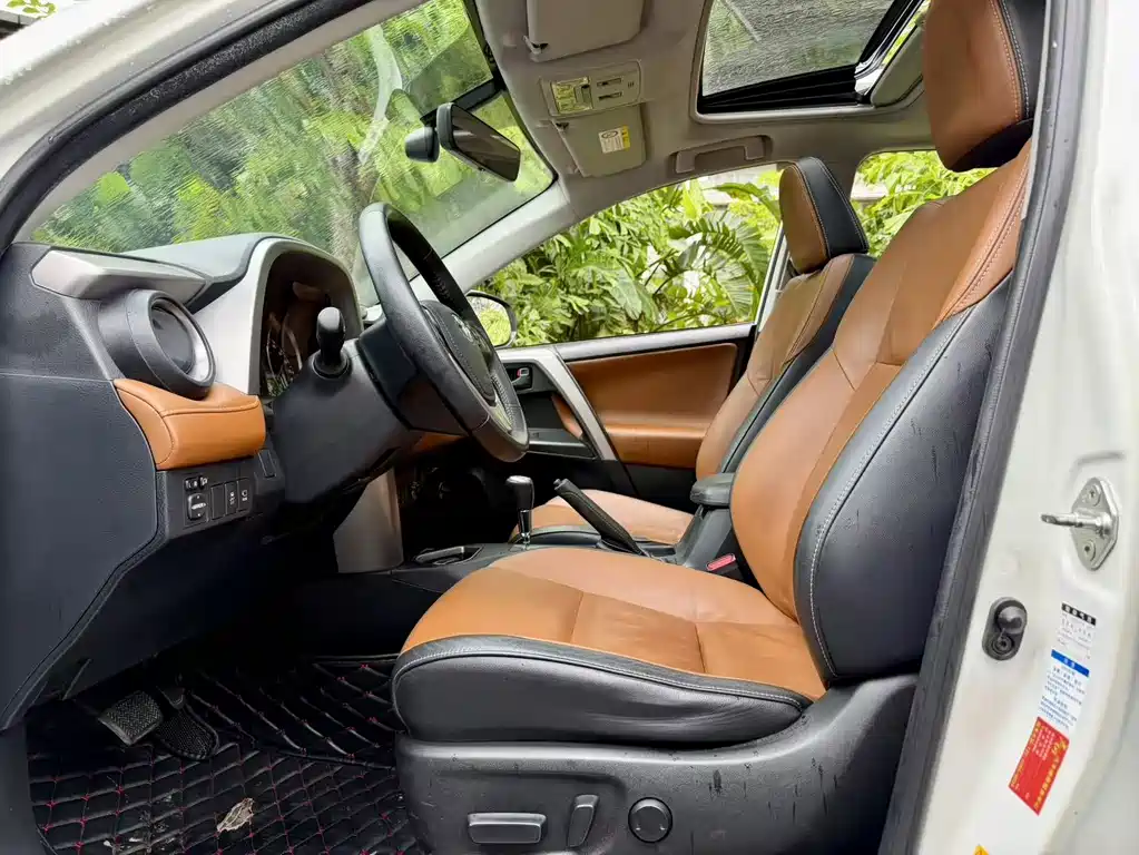 Toyota RAV4 2017 — фото 14