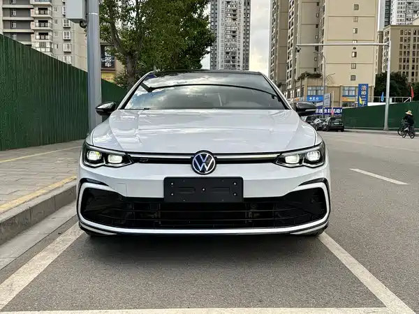 Volkswagen Golf 2021